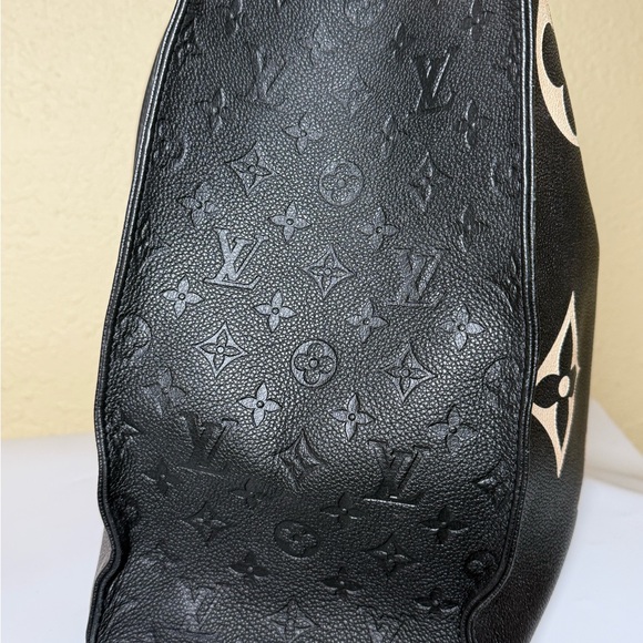 Louis Vuitton Black Tote with Beige Monogram and Red Accents - Picture 6 of 9